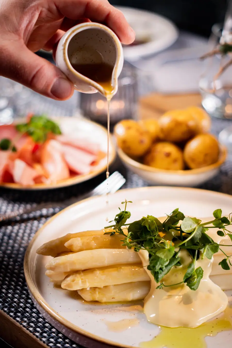 Spargel mit Hollandaise